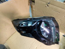 Load image into Gallery viewer, Frontscheinwerfer Ford Courier R2X613W029CE Rechts Scheinwerfer Headlight SCH1736835596lh