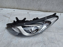 Laden Sie das Bild in den Galerie-Viewer, Frontscheinwerfer Hyundai I30 92101-A6020 92101-A6030 Rechts oder Links