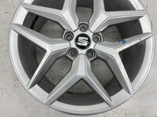 Laden Sie das Bild in den Galerie-Viewer, 1x Alufelge 17 Zoll 7.0" 5x100 51ET Glanz Silber 6F0601025C Seat Ibiza I V FEL9046205134at