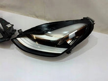 Laden Sie das Bild in den Galerie-Viewer, Frontscheinwerfer Tesla Model 3 107737500C Full LED Ein Satz Headlight SCH7788540632qf