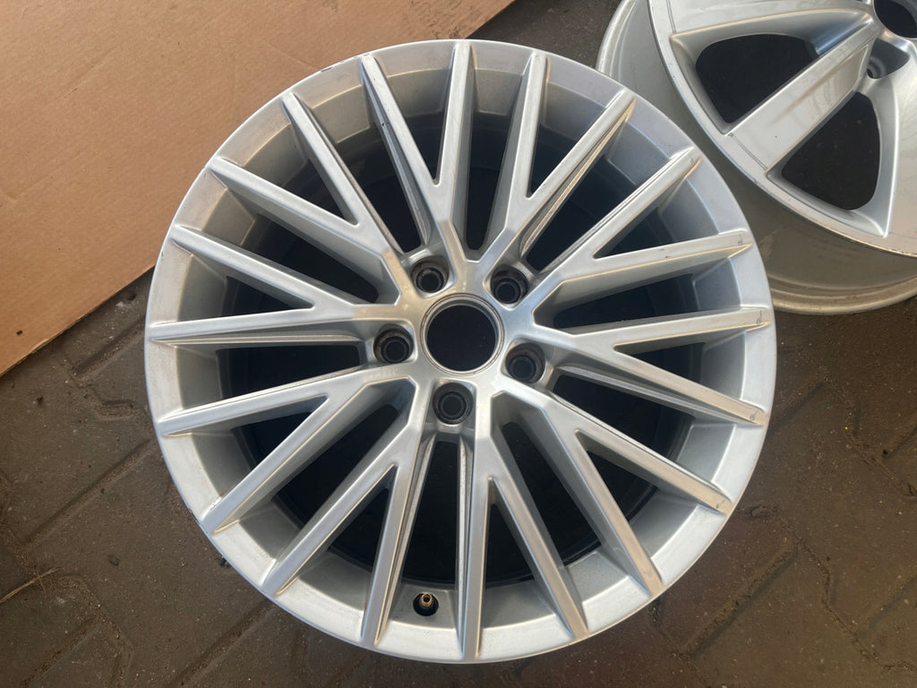 1x Alufelge 17 Zoll 7.0" 5x112 33ET Glanz Silber 1K8601025L VW Scirocco FEL8502648202gn