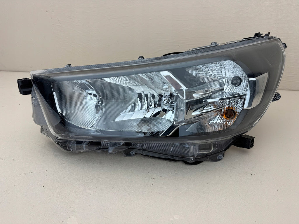 Frontscheinwerfer Toyota Hilux VIII Links Scheinwerfer Headlight SCH1529299097qt