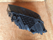 Laden Sie das Bild in den Galerie-Viewer, Frontscheinwerfer Audi Q7 4M0941005 Xenon Links Scheinwerfer Headlight