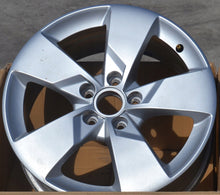 Load image into Gallery viewer, 1x Alufelge 17 Zoll 7.0&quot; 5x112 47ET Glanz Silber 8S0601025J Audi Rim Wheel