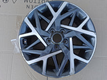 Load image into Gallery viewer, 1x Alufelge 18 Zoll 7.5&quot; 5x114.3 50ET Glanz Graphit 52910-CM300 Hyundai Kona Mg
