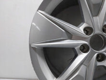 Laden Sie das Bild in den Galerie-Viewer, 1x Alufelge 18 Zoll 7.5&quot; 5x108 50 5ET Glanz Silber 31680200 Volvo S60 V60