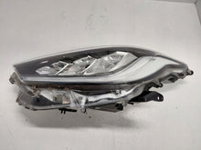 Laden Sie das Bild in den Galerie-Viewer, Frontscheinwerfer Toyota Yaris EUK0-8 Links Scheinwerfer Headlight SCH1839376013vr