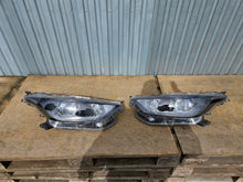 Laden Sie das Bild in den Galerie-Viewer, Frontscheinwerfer Toyota Yaris 0138622 Ein Satz Scheinwerfer Headlight SCH7768963958qo