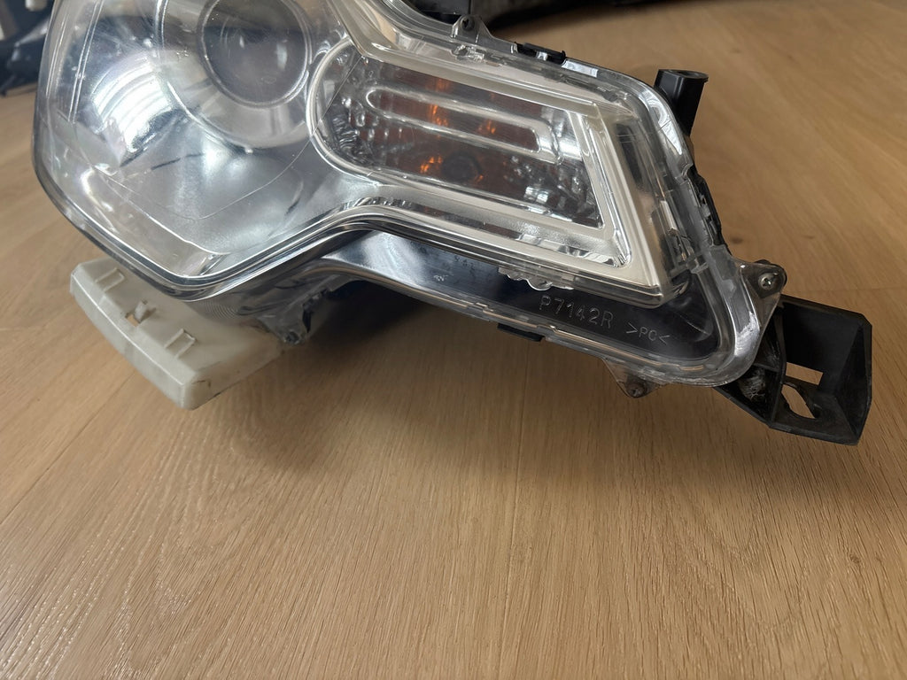 Frontscheinwerfer Citroën C-Crosser P7142R 6208N3 Xenon Rechts Headlight SCH6020713693jf