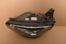 Laden Sie das Bild in den Galerie-Viewer, Frontscheinwerfer Mercedes-Benz W213 A2139067509 LED Links Headlight SCH1843236242ks