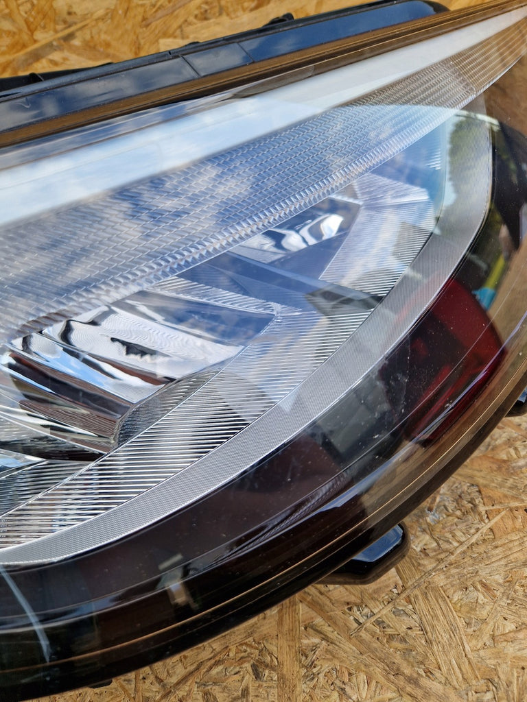 Frontscheinwerfer VW 10B941006C Rechts Scheinwerfer Headlight SCH9685946024ur