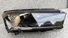 Load image into Gallery viewer, Frontscheinwerfer Skoda Enyaq IV 5LB941016H Full LED Rechts Headlight