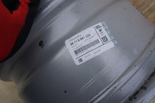 Laden Sie das Bild in den Galerie-Viewer, 1x Alufelge 18 Zoll 8.0" 5x112 30ET Glanz Silber 6861224 BMW 7 G11 G12 Rim Wheel FEL9699419723ho