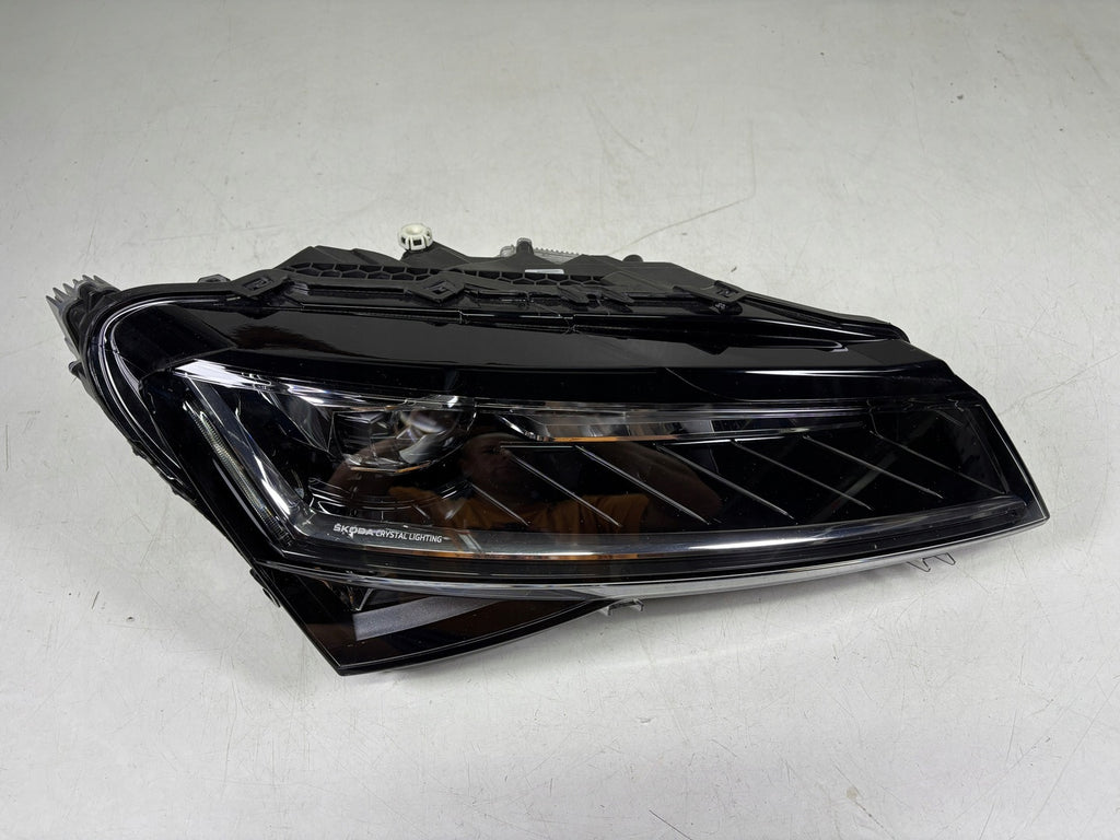 Frontscheinwerfer Skoda Superb III 3V1941016D LED Rechts Scheinwerfer Headlight