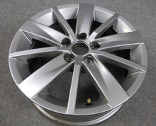 Load image into Gallery viewer, 1x Alufelge 15 Zoll 6.0&quot; 5x100 40ET Glanz Silber 6C0601025 VW Polo Rim Wheel