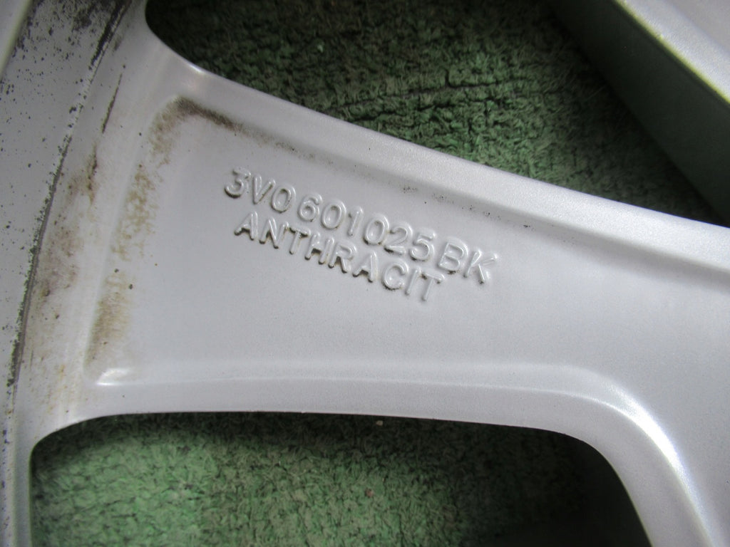 1x Alufelge 18 Zoll 8.5" 5x112 41ET Glanz Silber 3V0601025 Skoda Superb Iii