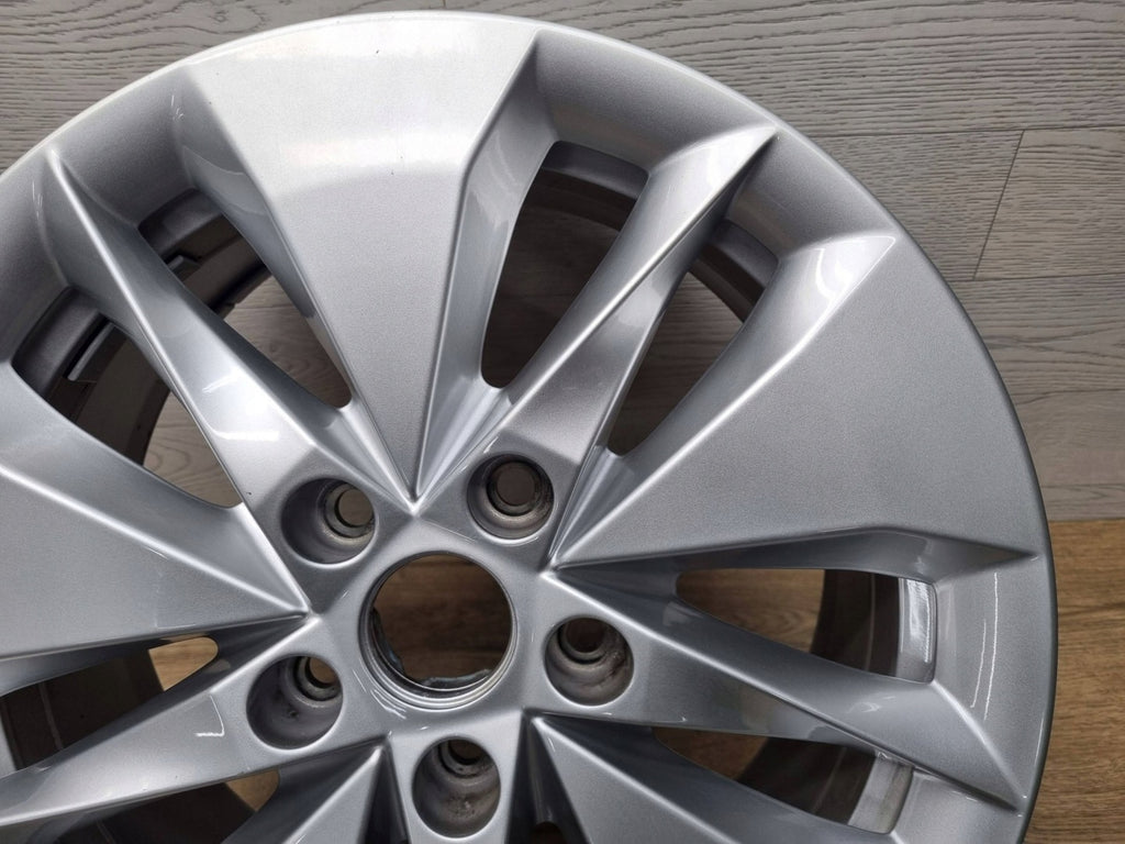1x Alufelge 16 Zoll 7.0" 5x112 46ET Glanz Silber 5E3601025 Skoda Octavia FEL8090740356lt