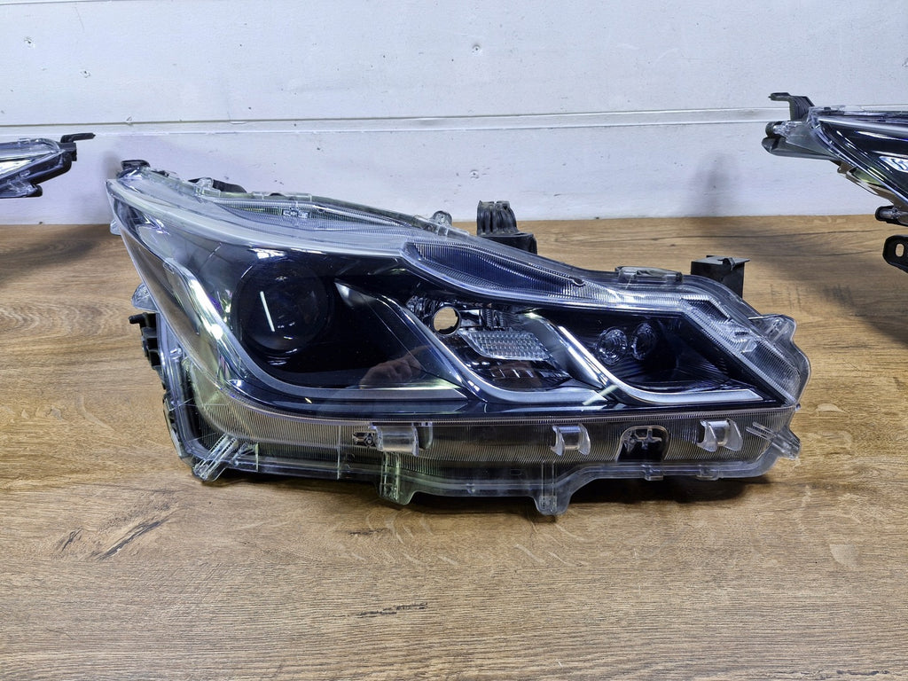 Frontscheinwerfer Toyota Corolla 81110-02T31-00 Rechts Scheinwerfer Headlight SCH8138121475sa