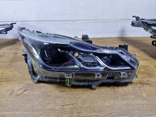 Laden Sie das Bild in den Galerie-Viewer, Frontscheinwerfer Toyota Corolla 81110-02T31-00 Rechts Scheinwerfer Headlight SCH8138121475sa
