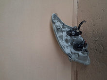 Laden Sie das Bild in den Galerie-Viewer, Frontscheinwerfer Toyota Corolla Verso Rechts Scheinwerfer Headlight SCH8126524057yr