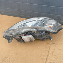 Load image into Gallery viewer, Frontscheinwerfer Mercedes-Benz Viano W639 A6398202861 Links Headlight SCH9572793332bf