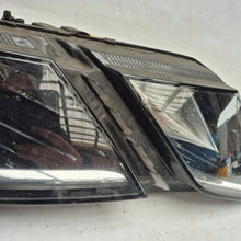 Laden Sie das Bild in den Galerie-Viewer, Frontscheinwerfer Skoda Octavia III 5E1941016D Rechts Scheinwerfer Headlight SCH9874954822lv