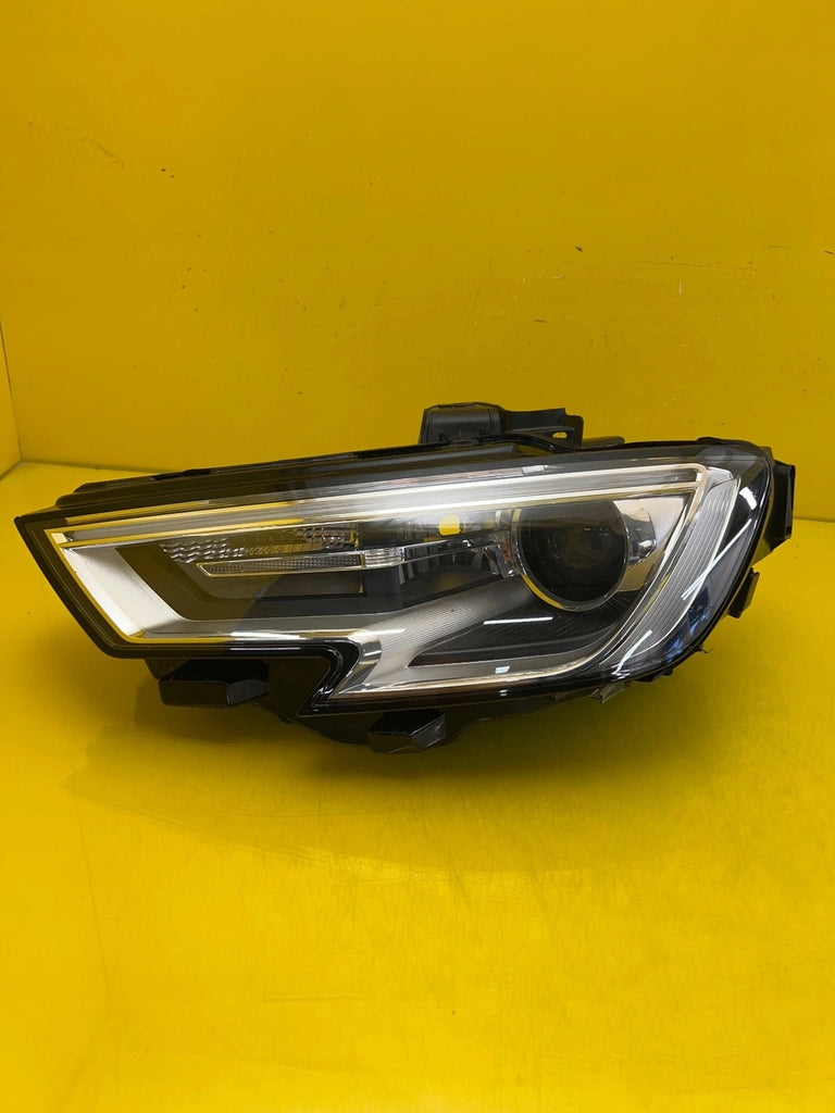 Frontscheinwerfer Audi A3 8V0941005E Xenon Ein Stück (Rechts oder Links)