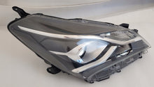 Laden Sie das Bild in den Galerie-Viewer, Frontscheinwerfer Toyota Yaris Rechts Scheinwerfer Headlight