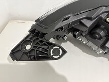 Laden Sie das Bild in den Galerie-Viewer, Frontscheinwerfer Peugeot 2008 208 II 9841642080 LED Rechts oder Links