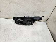 Laden Sie das Bild in den Galerie-Viewer, Frontscheinwerfer Toyota Yaris Rechts Scheinwerfer Headlight SCH9073667994xc