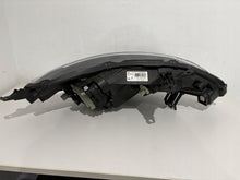 Laden Sie das Bild in den Galerie-Viewer, Frontscheinwerfer Peugeot 108 81150-0H150 Links Scheinwerfer Headlight SCH5936992921ds