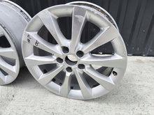 Laden Sie das Bild in den Galerie-Viewer, 4x Alufelge 17 Zoll 8.0" 5x112 39ET Glanz Silber 4G0601025AG Audi A5 A4 FEL4584923128vp