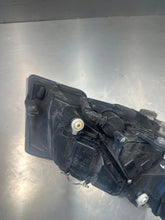 Laden Sie das Bild in den Galerie-Viewer, Frontscheinwerfer Skoda Superb Links Scheinwerfer Headlight