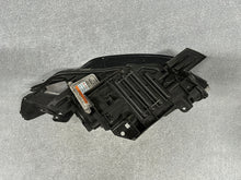 Laden Sie das Bild in den Galerie-Viewer, Frontscheinwerfer Land Rover I Sport Discovery FK72-13W029-EG Xenon Rechts SCH6932131531mq