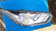 Laden Sie das Bild in den Galerie-Viewer, Frontscheinwerfer Ford Tourneo Connect Transit L90152405 Rechts Headlight SCH2475532081ok