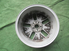 Laden Sie das Bild in den Galerie-Viewer, 1x Alufelge 17 Zoll 7.0" 5x112 43ET Glanz Silber 5N0601025AC VW Tiguan Rim Wheel FEL2424325178lp