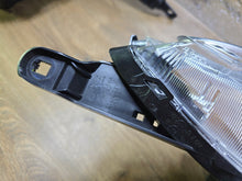 Laden Sie das Bild in den Galerie-Viewer, Frontscheinwerfer Mitsubishi Space Star W5335 Ein Stück (Rechts oder Links)