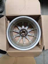 Load image into Gallery viewer, 1x Alufelge 18 Zoll 8.0&quot; 5x112 8W0601025 Audi A4 B9 Rim Wheel