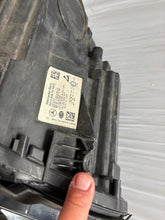 Laden Sie das Bild in den Galerie-Viewer, Frontscheinwerfer Mercedes-Benz W213 A2139067606KZ LED Rechts Headlight SCH3971304714fc