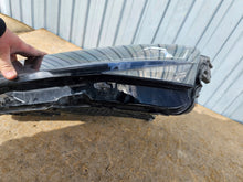 Laden Sie das Bild in den Galerie-Viewer, Frontscheinwerfer Skoda Superb III 3V1941015D LED Links Scheinwerfer Headlight SCH9777830501ow
