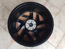 Laden Sie das Bild in den Galerie-Viewer, 1x Alufelge 21 Zoll 9.0" 5x112 29ET Glanz 85H601025R Audi E-Tron Rim Wheel FEL7764654625ou