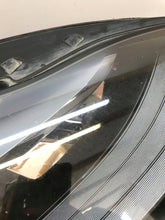 Laden Sie das Bild in den Galerie-Viewer, Frontscheinwerfer Tesla Model 3 1110796-00-D Full LED Rechts oder Links