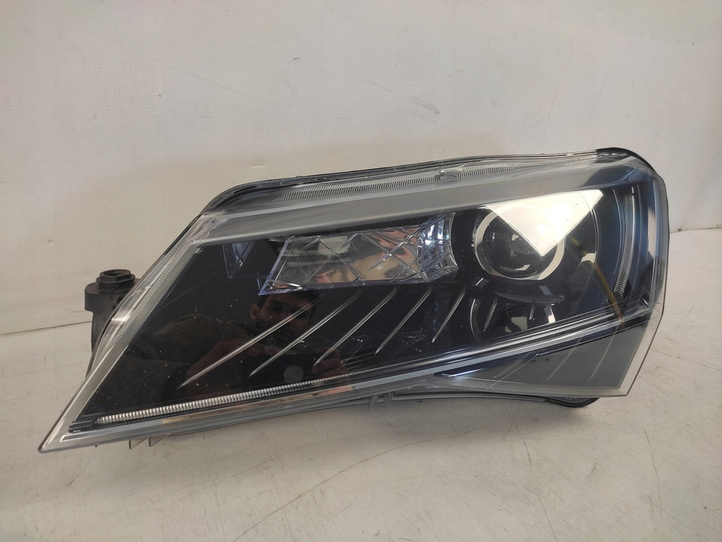 Frontscheinwerfer Skoda Superb III 3V1941015A Bi-Xenon Links Headlight