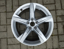 Load image into Gallery viewer, 1x Alufelge 18 Zoll 8.0&quot; 5x112 39ET Glanz Silber 80A601025BE Audi Q5 Rim Wheel