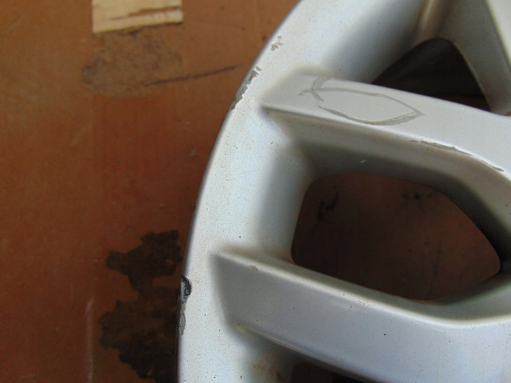 1x Alufelge 16 Zoll 6.5" 5x114.3 45ET Silber PZ474-E067D-Z Toyota Auris