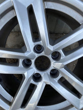 Load image into Gallery viewer, 1x Alufelge 17 Zoll 7.0&quot; 5x112 42ET Silber 8W0601025P Audi A5 A4 Rim Wheel