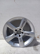 Laden Sie das Bild in den Galerie-Viewer, 1x Alufelge 17 Zoll 8.5" 5x112 36ET Glanz Silber A1724013702 Mercedes-Benz FEL3409723126ht