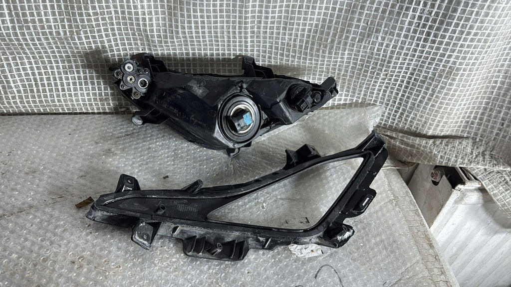 Frontscheinwerfer Hyundai Elantra Rechts Scheinwerfer Headlight SCH6753408476xo