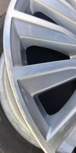 Laden Sie das Bild in den Galerie-Viewer, 1x Alufelge 17 Zoll 7.5" 5x112 51ET Glanz Silber 8V0601025CB Audi A4 B6 C5 FEL9196701389vy