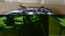 Laden Sie das Bild in den Galerie-Viewer, Frontscheinwerfer Toyota Auris 81110-02A40 Rechts Scheinwerfer Headlight SCH9034003119du